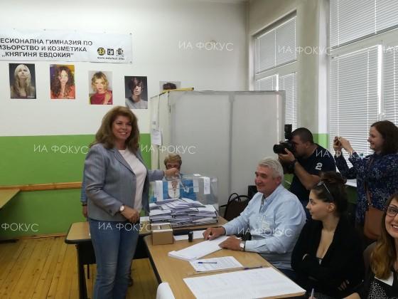 Европейски избори 2019: Вицепрезидентът Илияна Йотова: В Европа трябва да изпратим грамотни хора, със силна воля и кураж