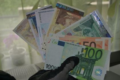 Дойче банк: Хартиените пари ще изчезнат след 10 години