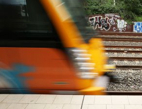 Влак дерайлира в Ню Йорк, има ранени