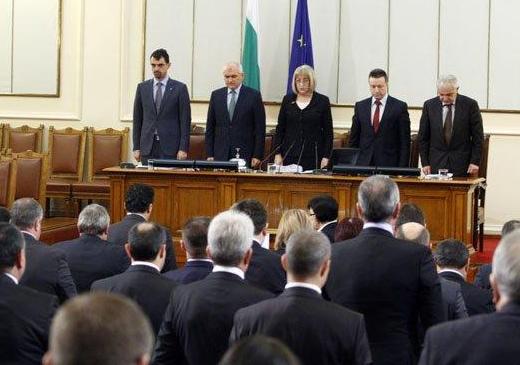 В парламента: Минута мълчание за жертвите в Париж