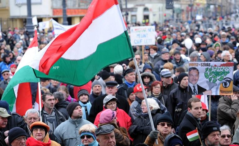 CNN: В Будапеща се проведе многохиляден протест срещу новото трудово законодателство