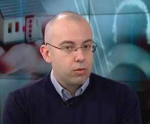 Икономистът Калоян Стайков: Внимавайте с кредитите, възможно е замразяване на заплати!