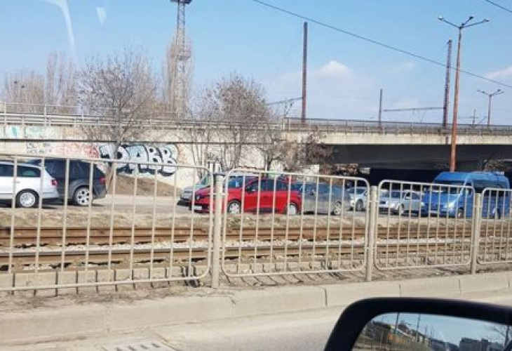 Адска верижна катастрофа до моста на "Подуяне" в София (СНИМКИ/ВИДЕО)