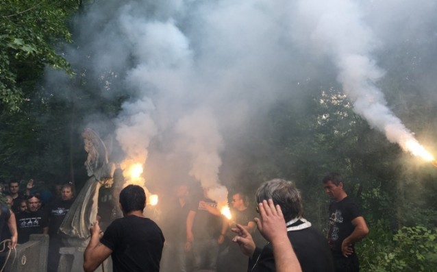 Фенове на Левски изпратиха легендарния Коко Бандев