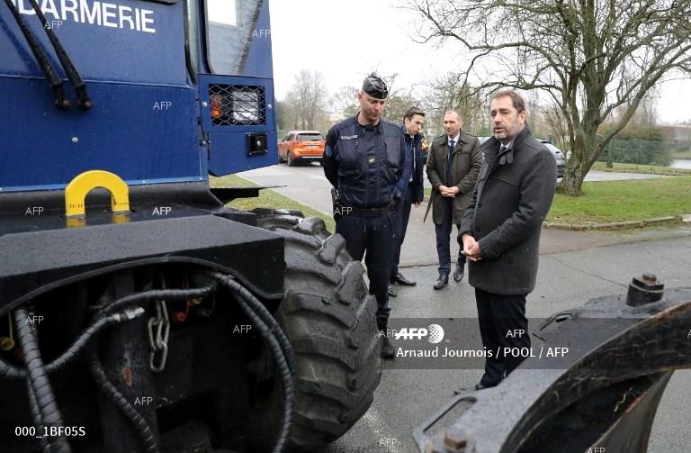 ТАСС: Полицията в Париж се подготвя за поредния протест на „жълтите жилетки“