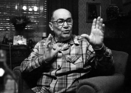 Мистър Сенко отмъкнал кортика на Гьоринг