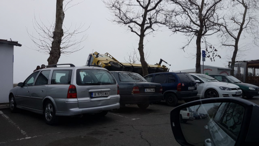 Какво се случи с камион с кран в Бургас