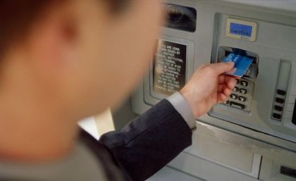 Пак се прочухме! Спипаха наш измамник с 300 кредитни карти в Тайланд