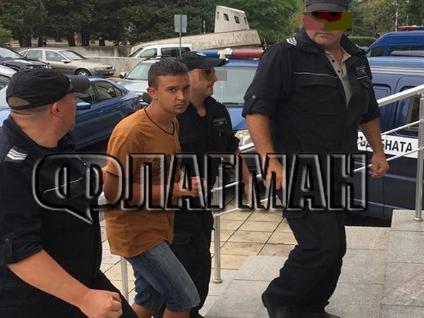 Докараха с белезници в съда убиеца, заклал брутално малката Никол, гледа уплашено (СНИМКА)