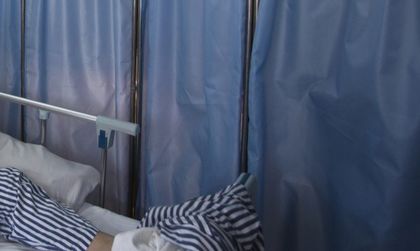 Жена наръга трима в рейс в Брюксел