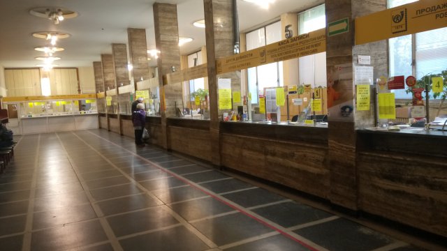 Махленски скандал в пощата – жена крещи на касиерката