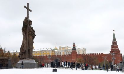 Путин откри статуя на княз Владимир, покръстил Русия