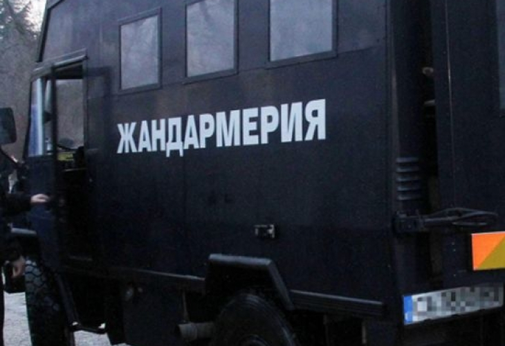 Циганин псува и би жандармеристи след забележка за силна музика