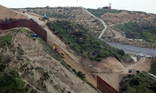 Съдия от Калифорния блокира проекта за оградата с Мексико