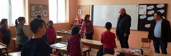 Бургас: Кметът на Поморие Иван Алексиев инспектира ремонта на училището в село Бата