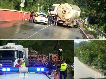 Вижте истината за пътя по Искърското дефиле - отмит асфалт, катастрофи, падащи камъни и клони (СНИМКИ/ВИДЕО)