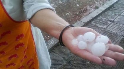 Градушка колкото орех удари Смолянско СНИМКИ