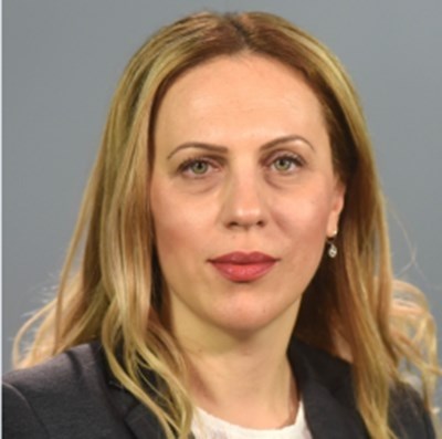 Вицепремиерът Николова: Аз съм майка, дайте ми 2 седмици толеранс
