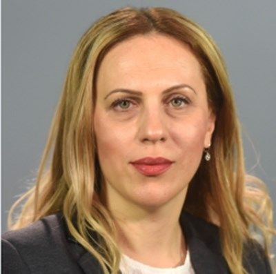 Вицепремиерът Николова: Аз съм майка, дайте ми 2 седмици толеранс