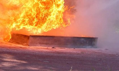 Автобус пламна след удар в камион край Кавала, 11 жертви
