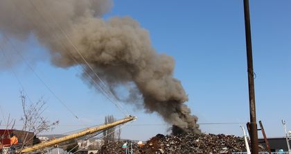 РИОСВ: Няма замърсяване на въздуха от пожара в пристанището под Аспаруховия мост