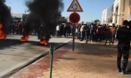 Високата безработица изкара тунизийците на протест