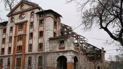 Дебатът за бъдещето на полуразрушения тютюнев склад ще продължи