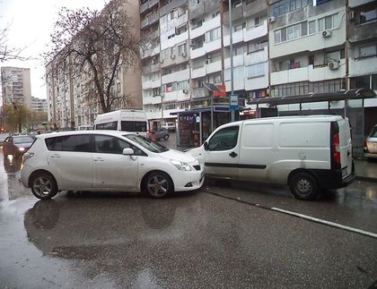 Катастрофа блокира Кючука, десетки закъсняха за работа