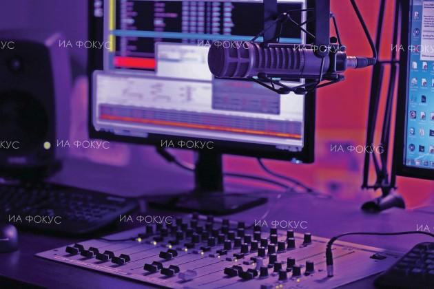 Проф. Николай Радулов: Заради контраатаката с аферата „Ало, Банов съм“ Елена Йончева загуби симпатиите на гражданите, предизвикани от набеждаването й в пране на пари