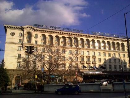 Ужас! Рухна стъклен покрив в „Шератон”!