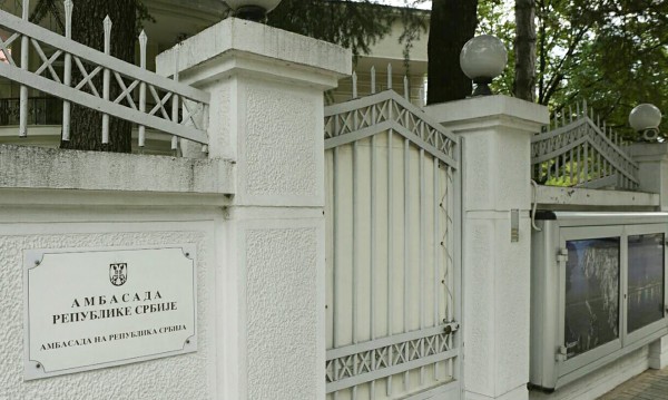Сръбските дипломати от днес се връщат в Скопие