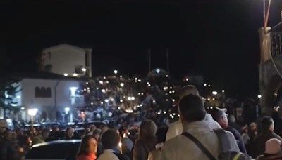 Хиляди се събраха в Кръстова гора, митрополит Николай отслужи литургия (Видео)