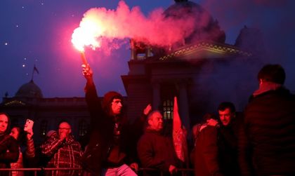 Десетки хиляди сърби скочиха срещу правителството