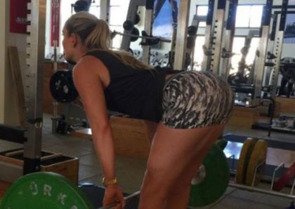 Линдзи Вон прикрива голямото си дупе