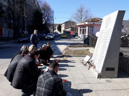 Почетоха паметта на жертвите от земетресението през 1977 година в Свищов