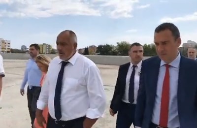Борисов инспектира строежа на Арена Бургас, открива модерно IT училище