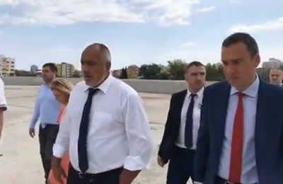 Борисов инспектира строежа на Арена Бургас, открива модерно IT училище