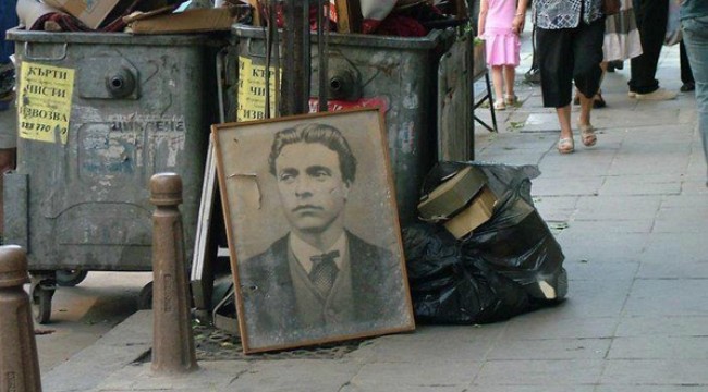 Ботев – расист? Левски – на боклука. Или как се заличава миналото...