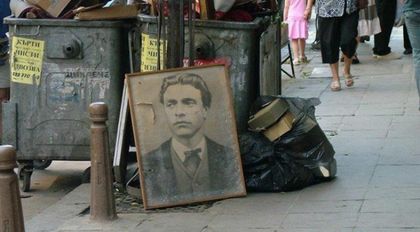 Ботев – расист? Левски – на боклука. Или как се заличава миналото...