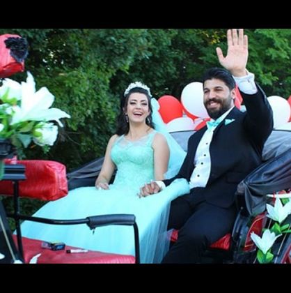 Ето и роклята на кумата Галена на сватбата на Фики и Гюлджан-Едва не засенчи булката!