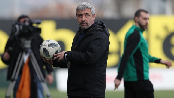 Доскорошен треньор в Първа лига може да изхвърчи от футбола