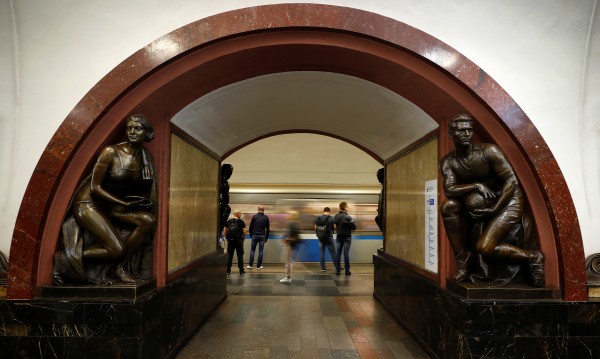 Над 1000 пътници блокирани с часове в московското метро