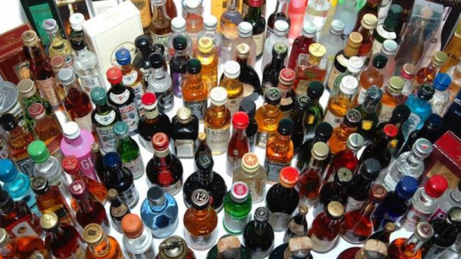 Близо 1 тон нелегален алкохол иззеха в пловдивско село