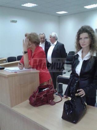 Най-после се разбра девствена ли е поетесата Албена Хинкова