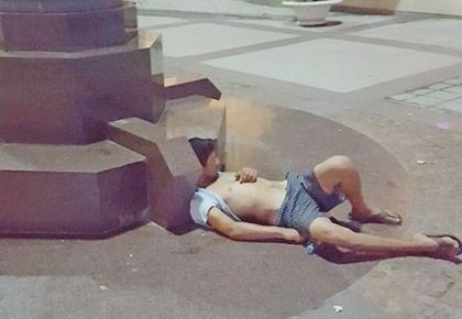 Мъртвопиян младеж стана повод за социален експеримент в центъра на Бургас с неочаквани резултати (СНИМКА)