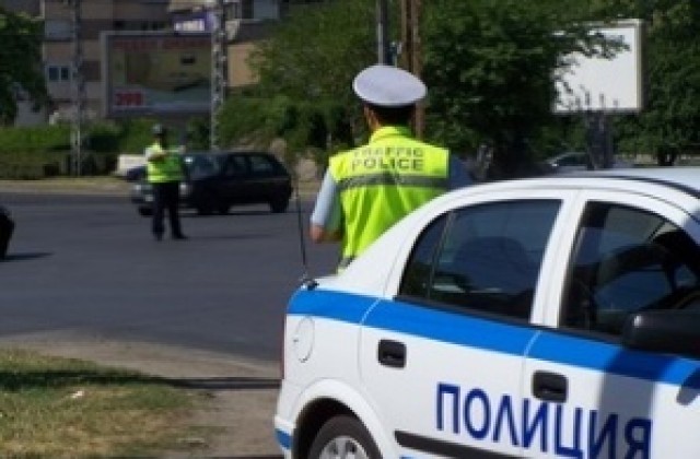Ремарке на МАН отнесе Фолксваген, мъж с опасност за живота