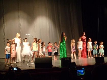 Благотворителен концерт в подкрепа на болен младеж се състоя в Карлово