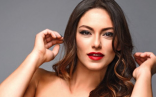 Продължава гласуването за Playmate of the Year 2015!