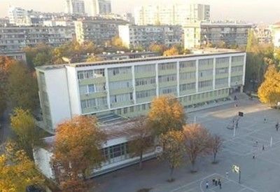 Проверяват директор на столично училище, пускал голи снимки в интернет