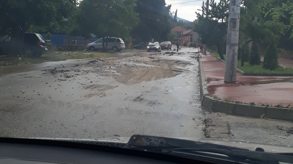 Бедствено положение във Ветрен след пороя